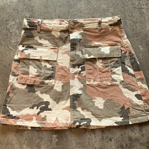 Zara girls camo skirt size 13/14 - EUC
